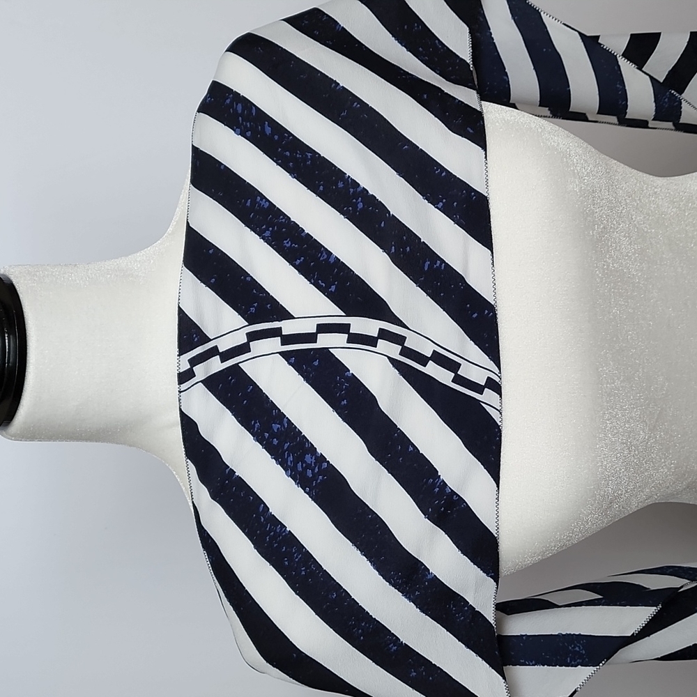 Striped Scarf - Picture 3 of 4